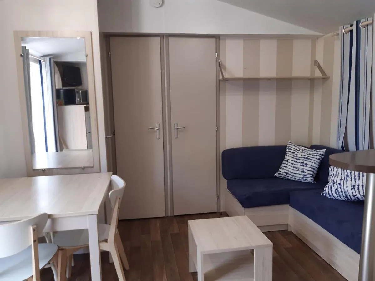 Camping Mobil home grand confort en Provence La Roque-d'Antheron France
